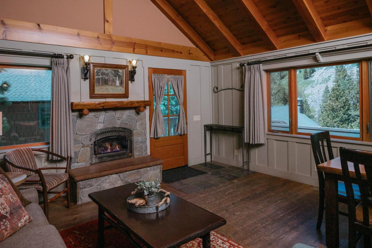 Deluxe One-Bedroom Cabin