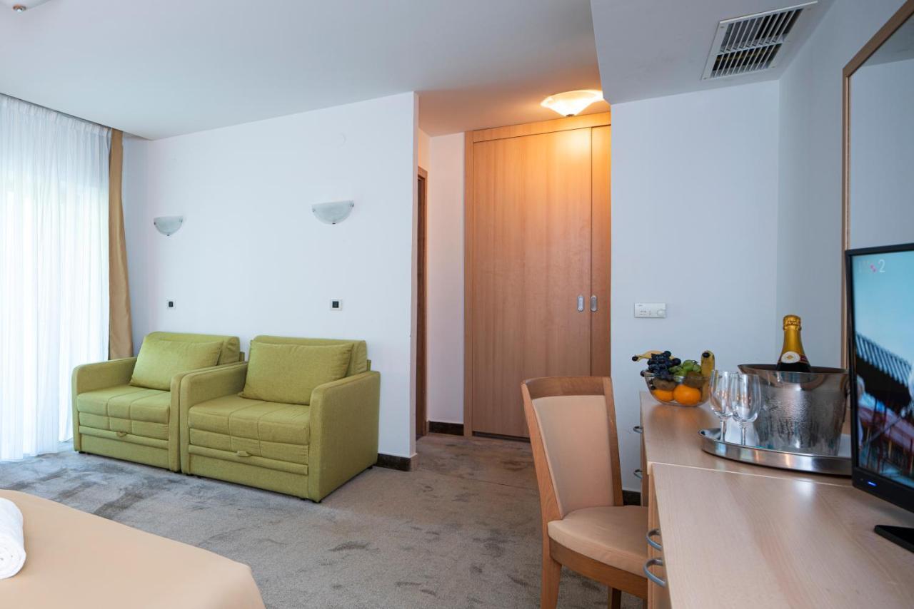 Family Room 22