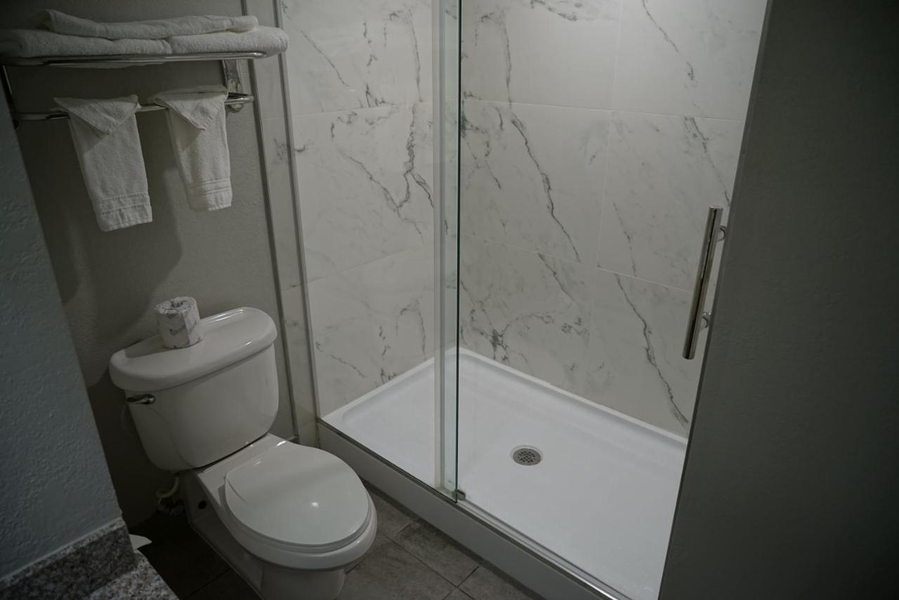 Accessible Queen Room - Non-Smoking