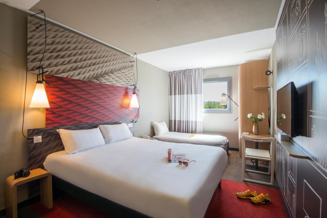 Standard Room with One Double Bed and One Single Bed,1020184465:JPEG