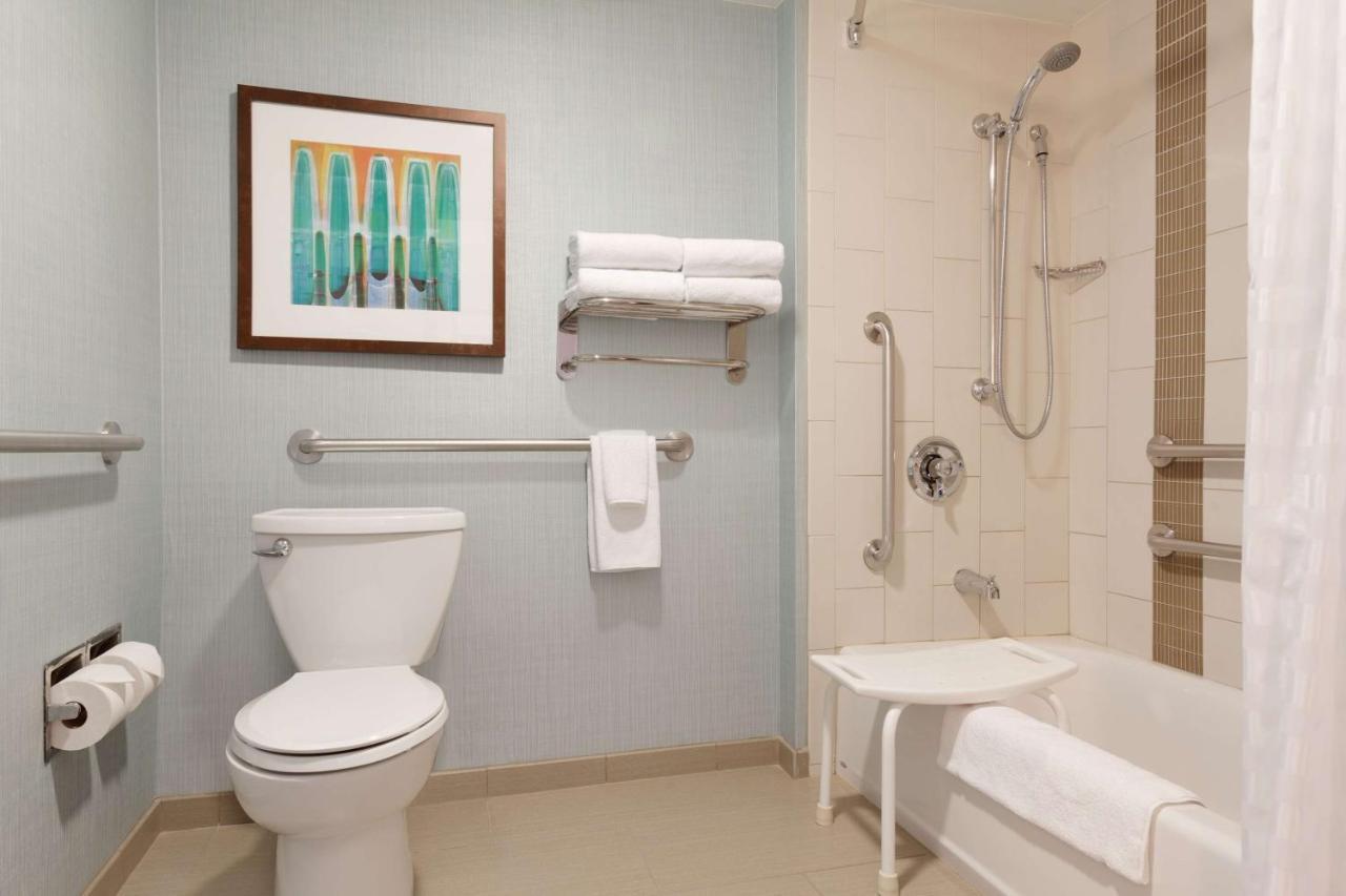 Accessible Two Queen Beds or Tub Sofa Bed
