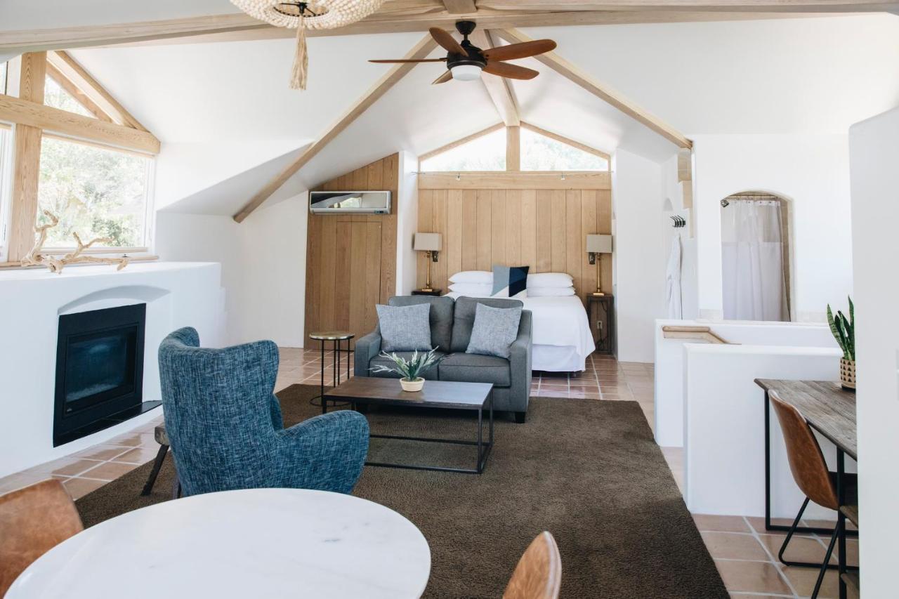 Deluxe King Suite