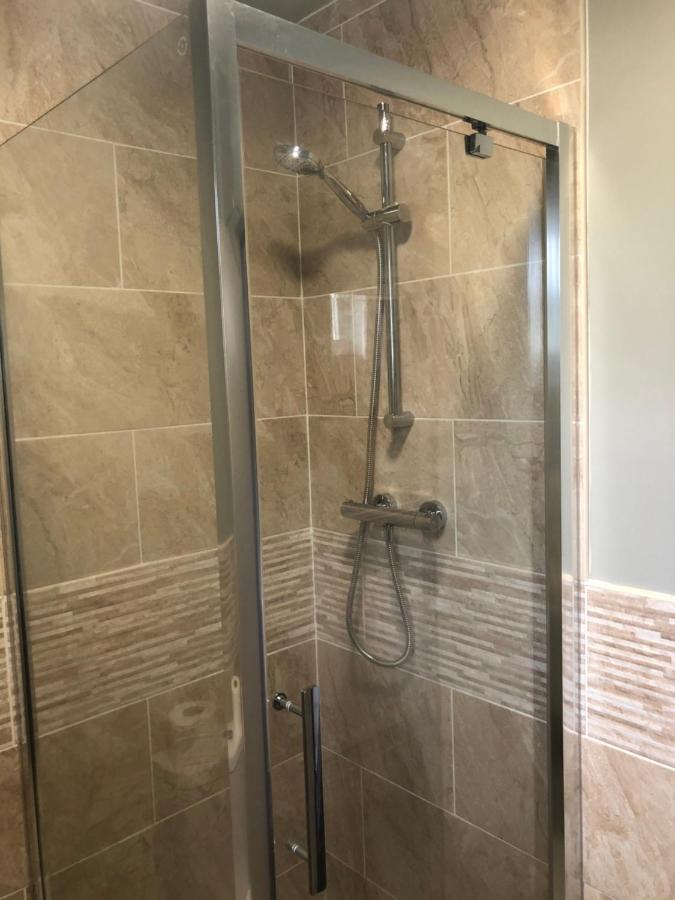 Standard Single Room Shower