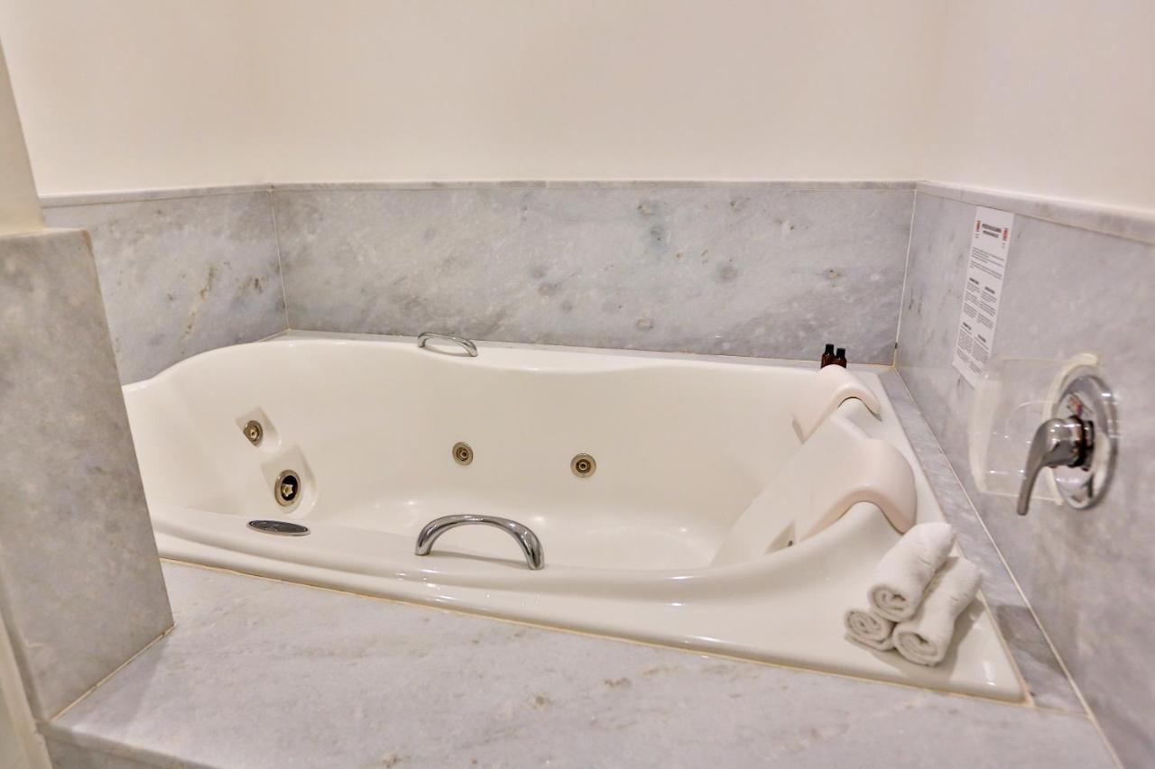 Suite Hot Tub