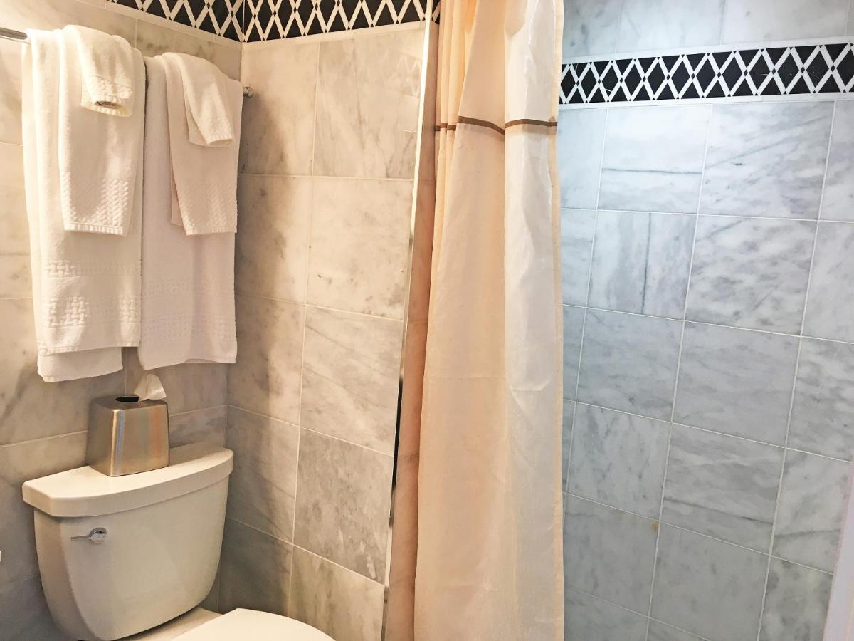 Luxury King Room 401