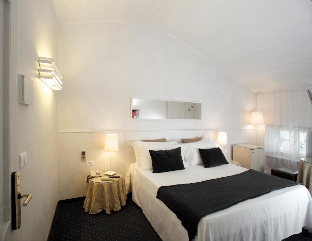 Standard Double Room,22398816:JPEG