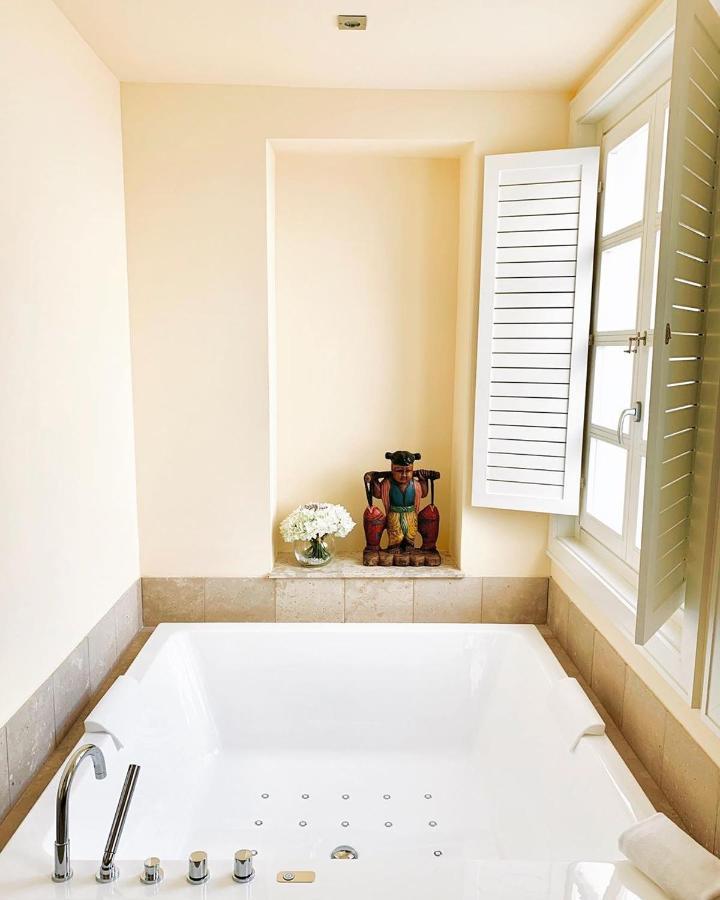 Suite Hot Tub,1141993906:JPEG