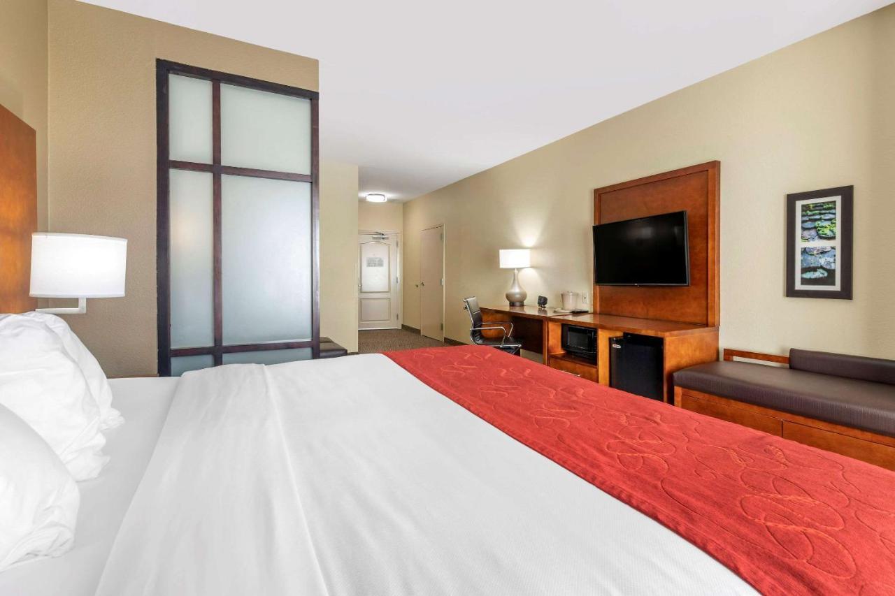 King Suite with Accessible Tub - Accessible/Non-Smoking