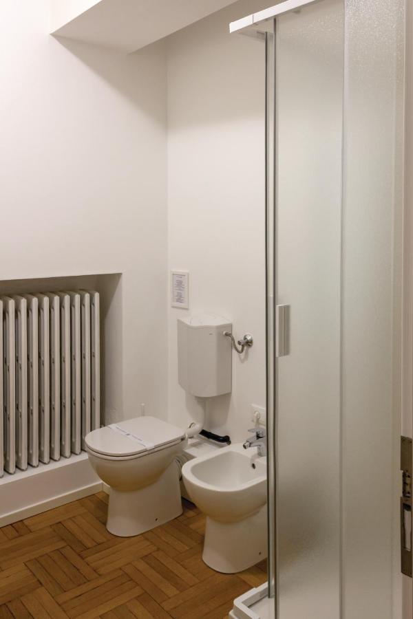 Single Room Private External Bathroom