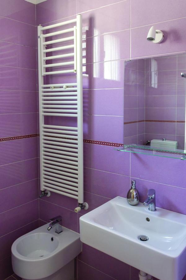 Double or Twin Room Private External Bathroom