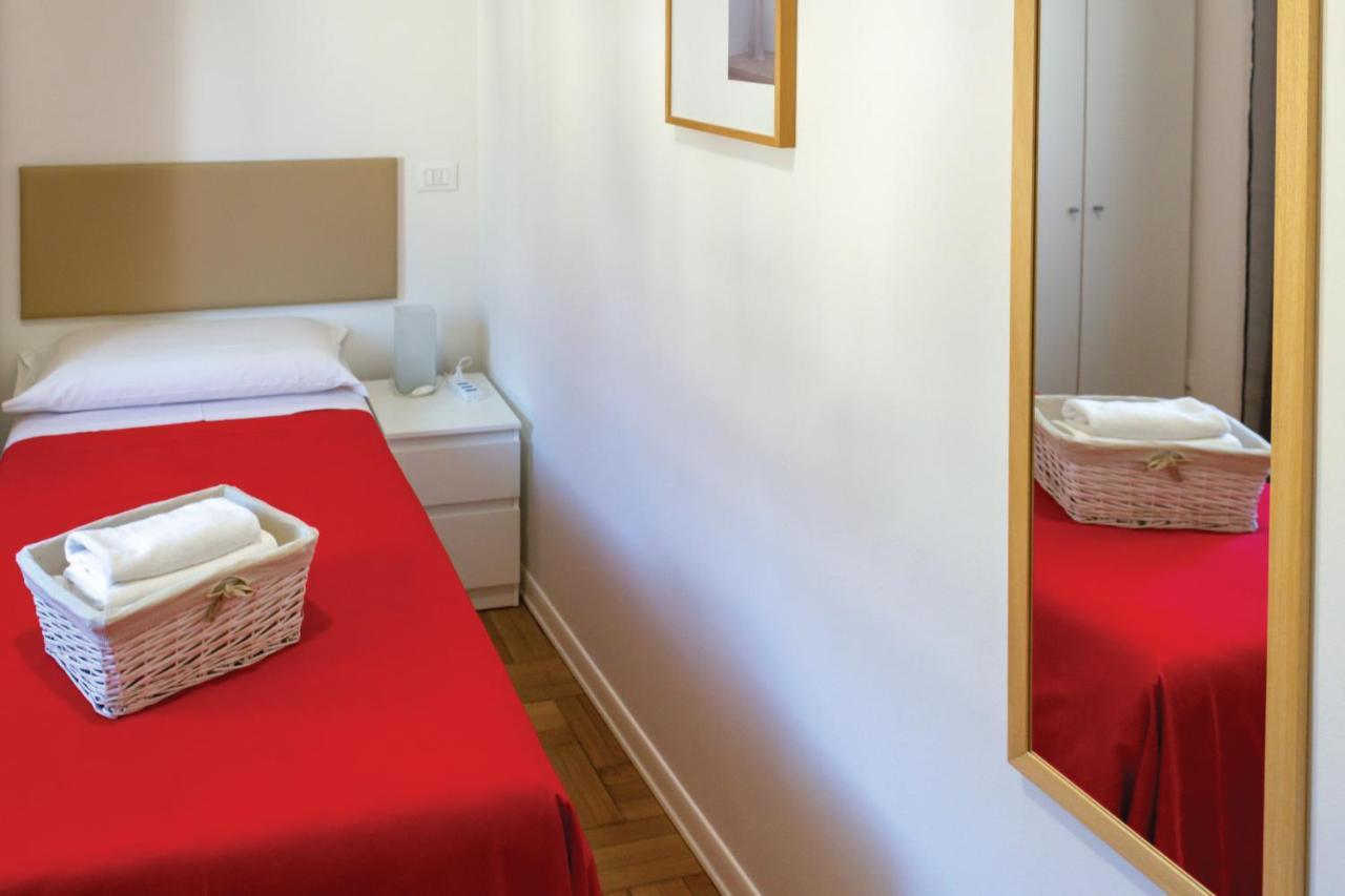 Single Room Private External Bathroom
