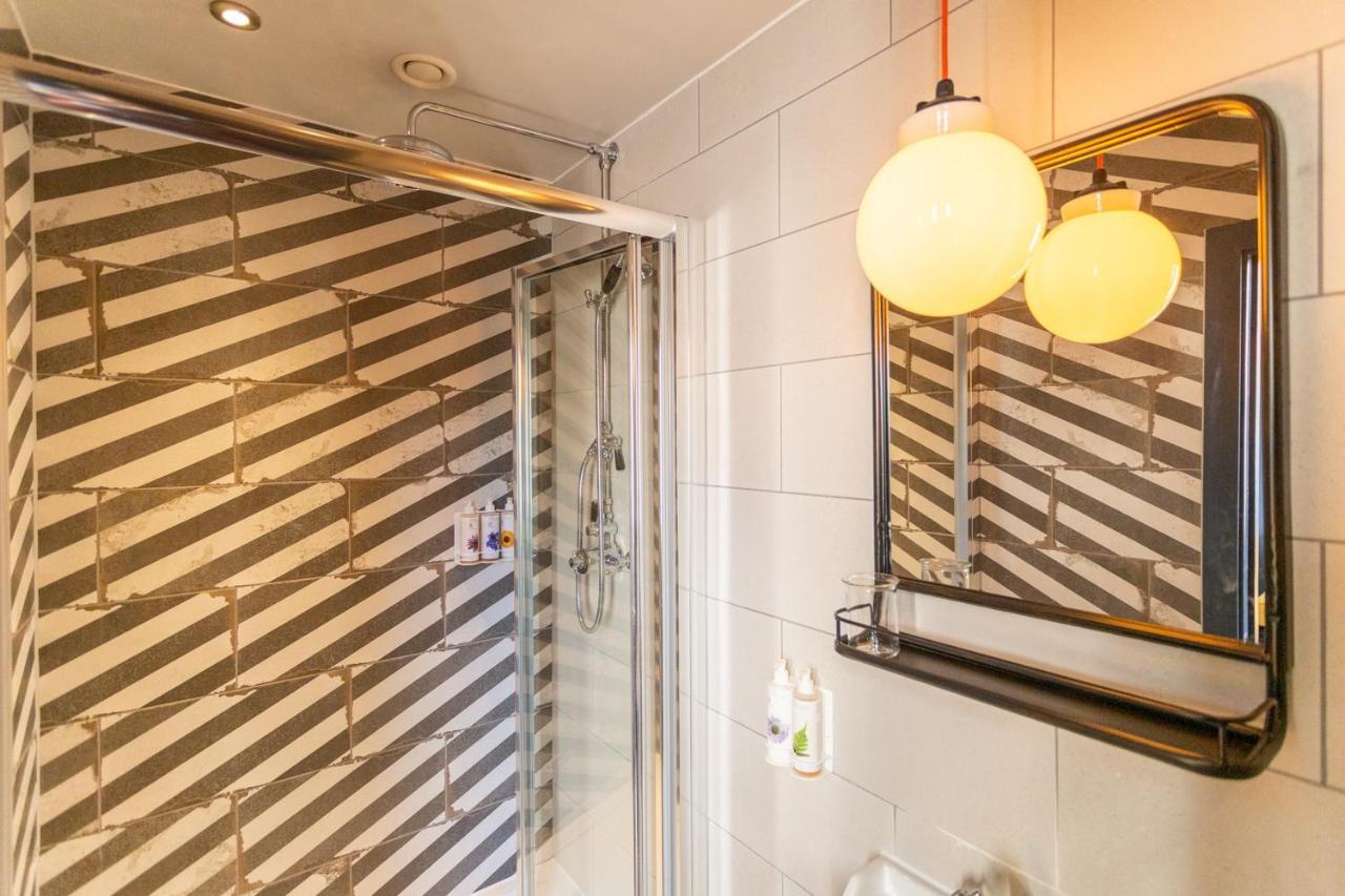 Single Room Bathroom,967864069:JPEG