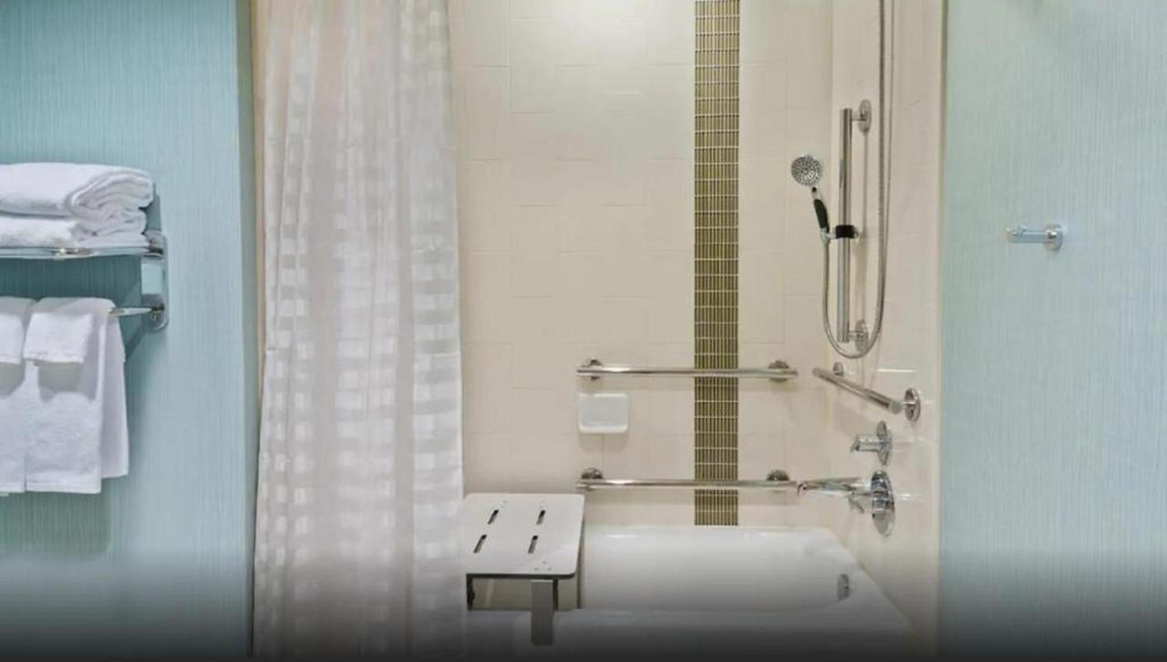 King Room Sofa Bed Roll Shower Disability Access,1259814439:JPEG