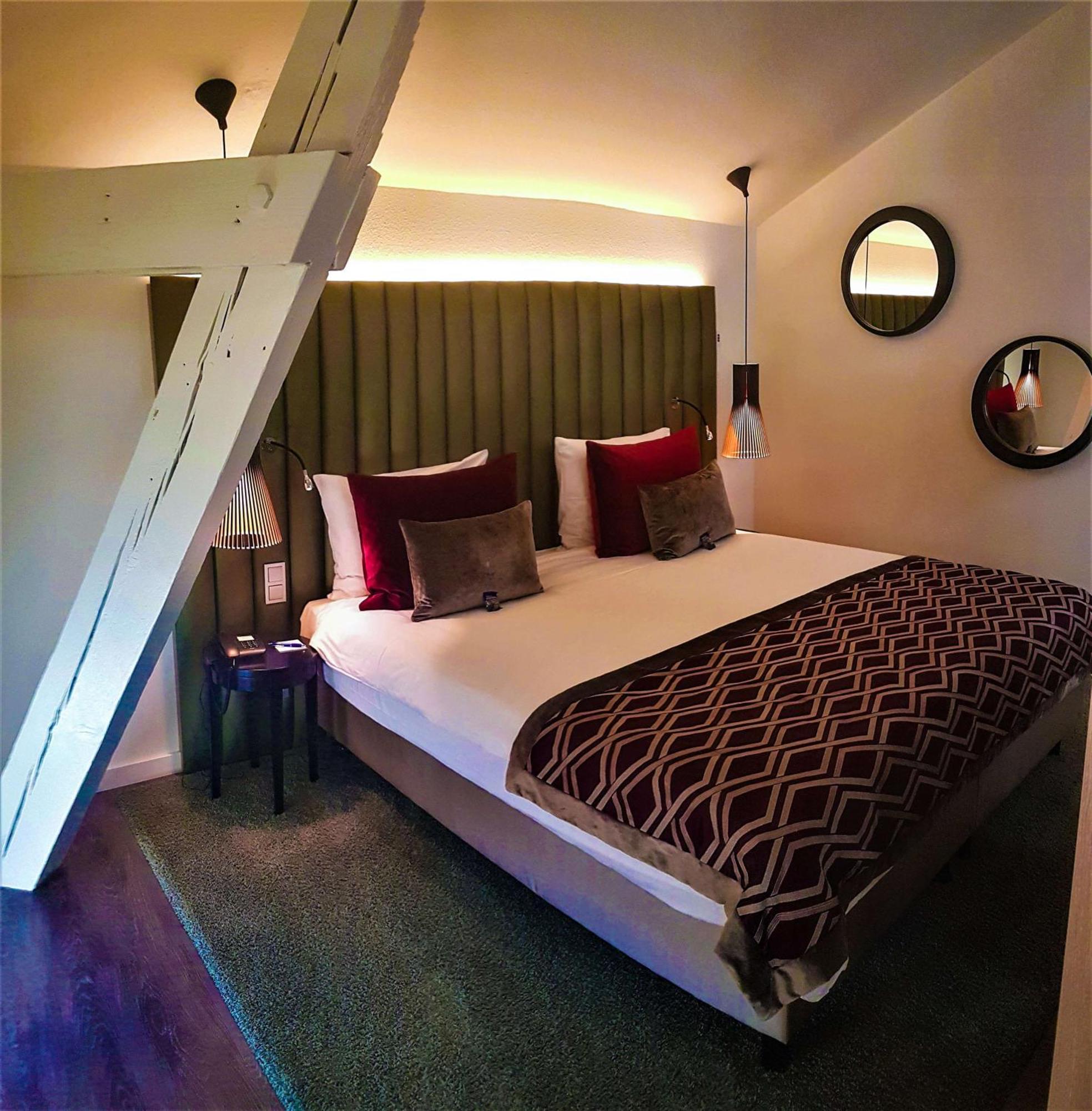 Executive Suite,830437490:JPEG