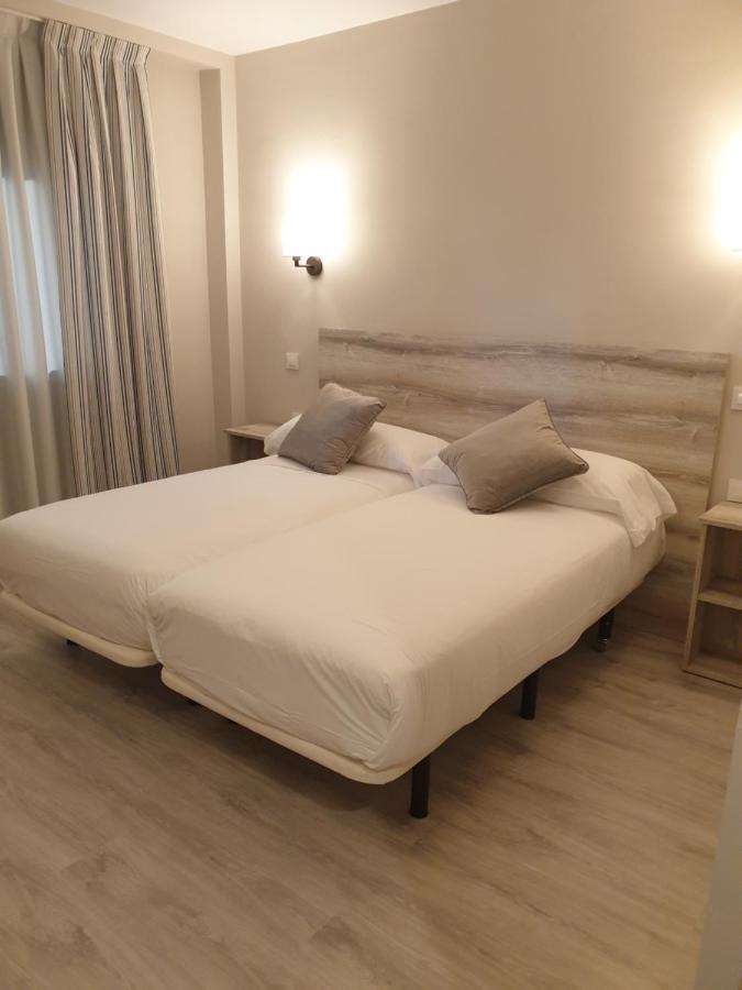 Deluxe Double or Twin Room,1022108314:JPEG