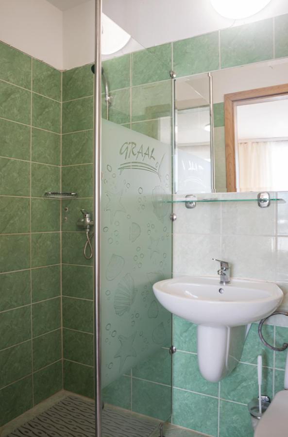 One-Bedroom Apartment,1124002944:JPEG