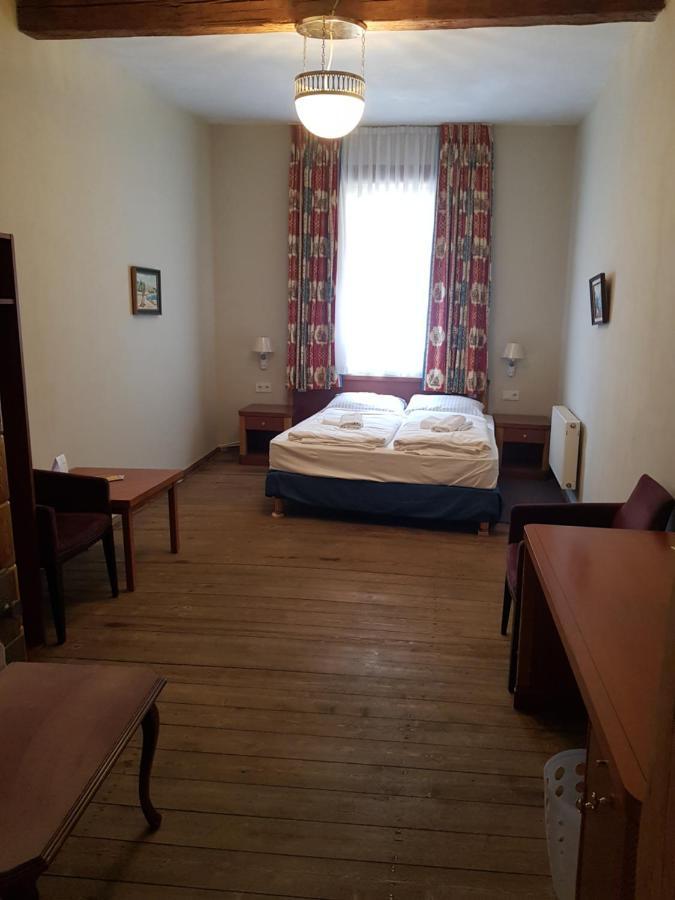 Twin Room,1589393854:JPEG