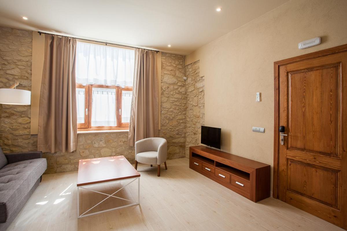 One-Bedroom Apartment,1023261379:JPEG