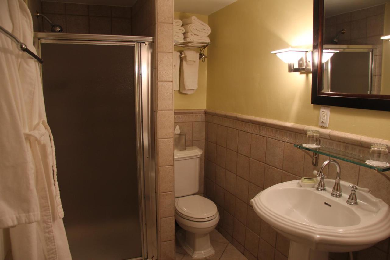 Standard Room 304 Main House