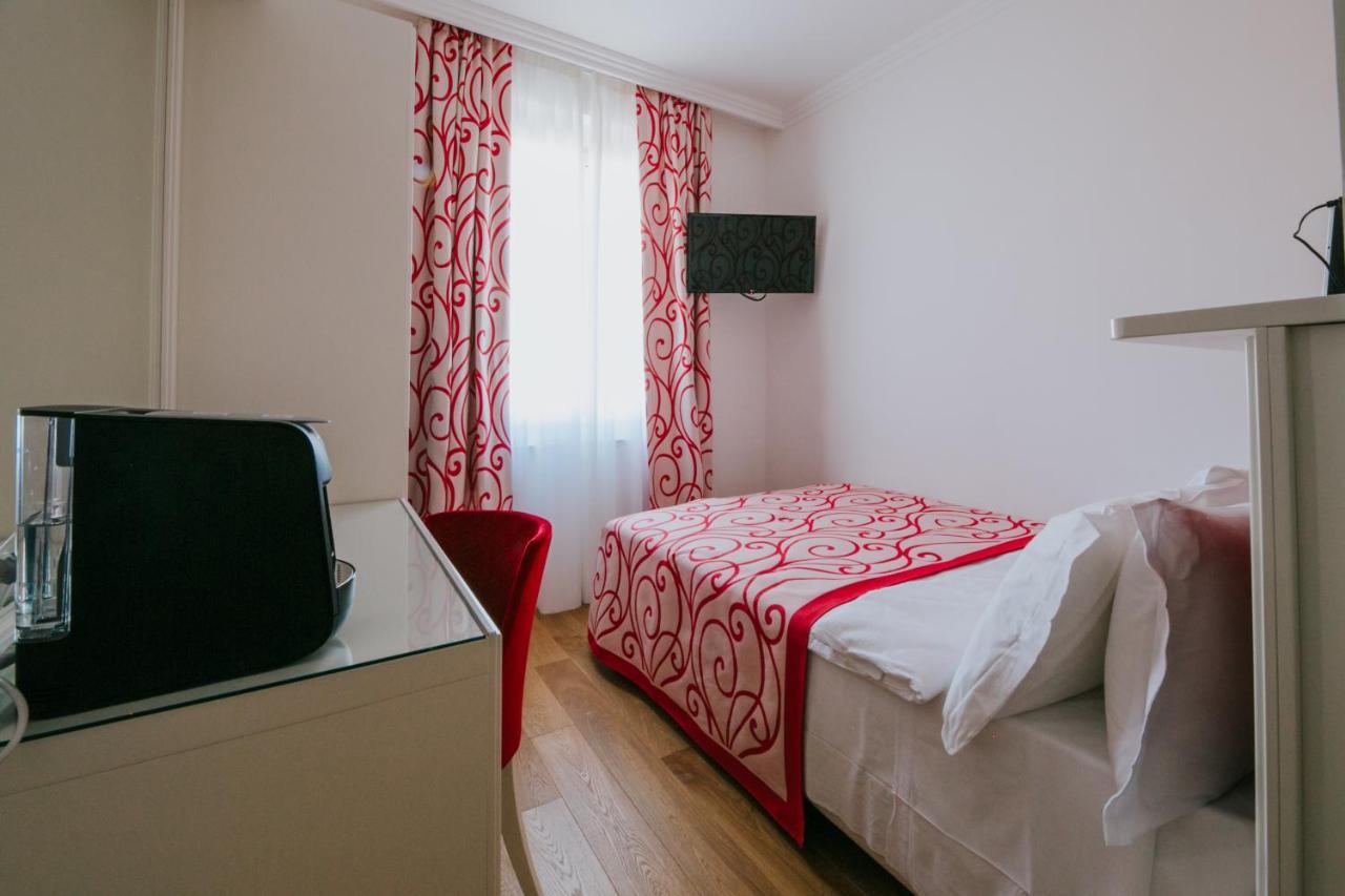Deluxe Single Room