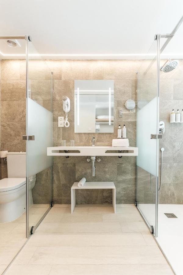 Embrace Double Solarium