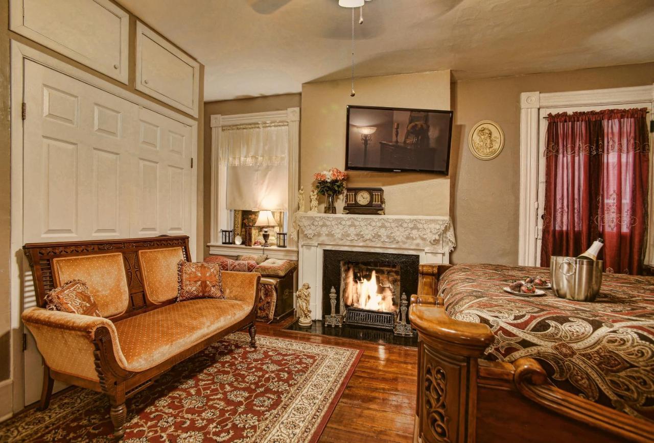 Drayton Queen Room 4