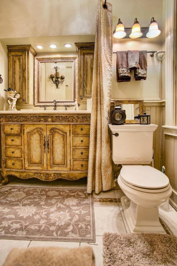 Drayton Queen Room 4