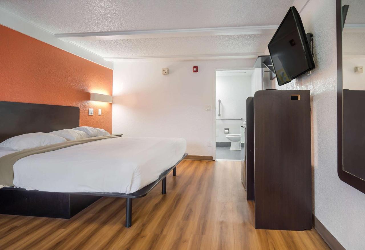 King Room - Non-Smoking