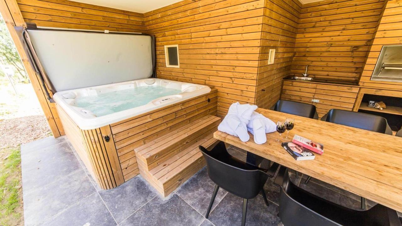 Superior Villa Waterfront Private spa air yetstream