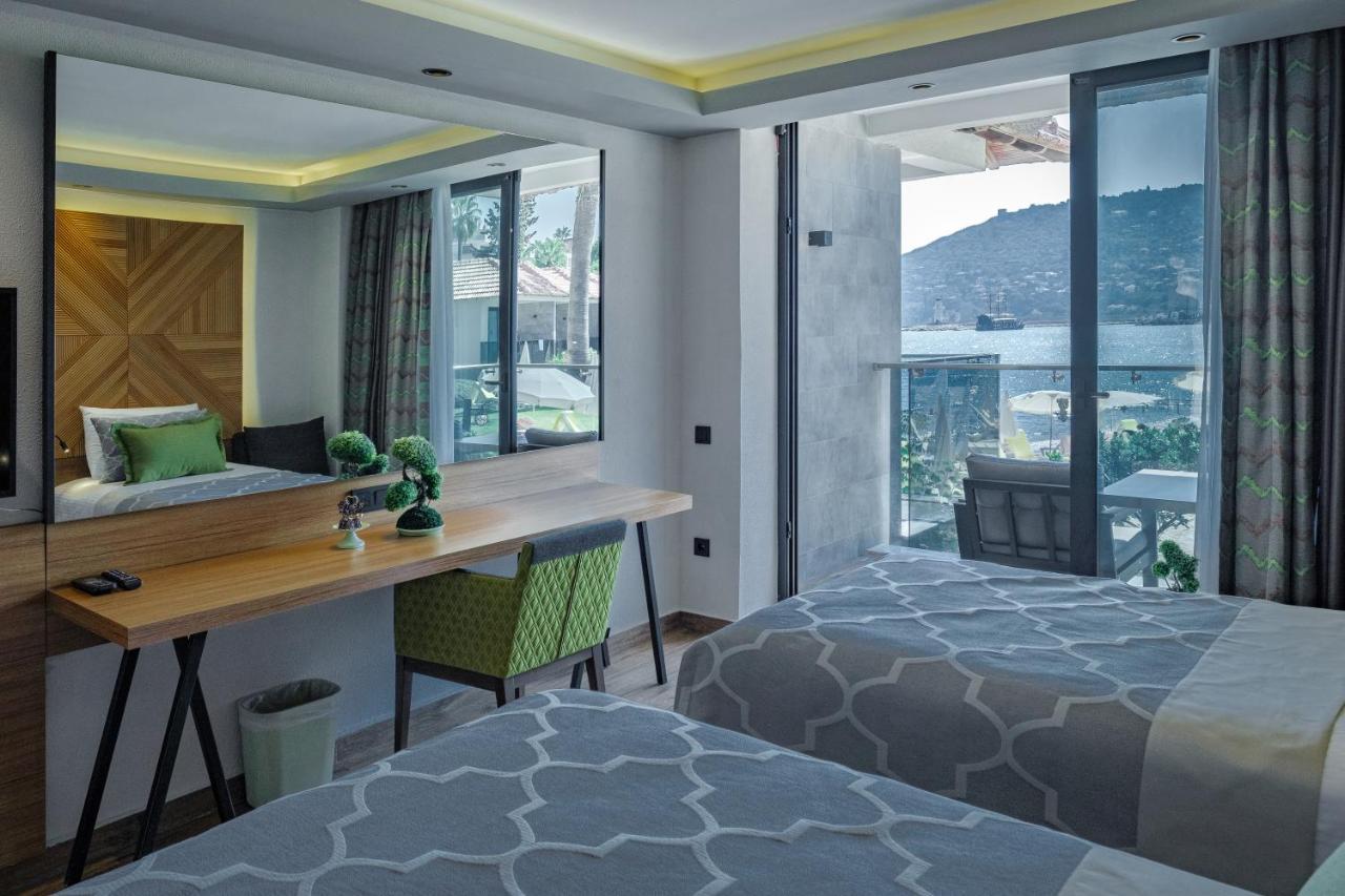 Double or Twin Room Sea View