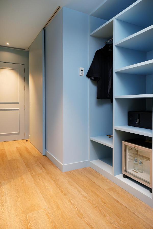 Classic Connecting Room with Double and Twin Beds,1074251488:JPEG