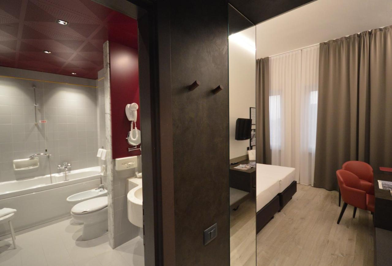 Standard Double or Twin Room,1228044674:JPEG