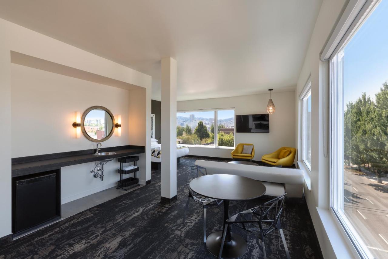 Deluxe King Suite