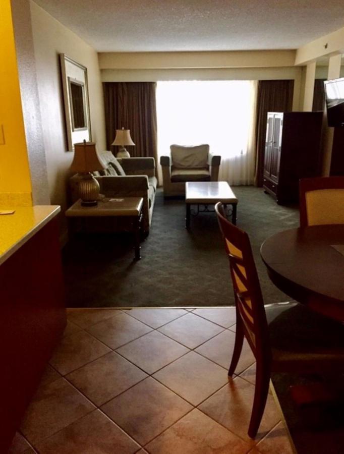 Deluxe Queen Suite