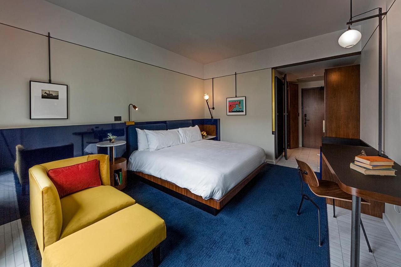 Courtyard King Guestroom
