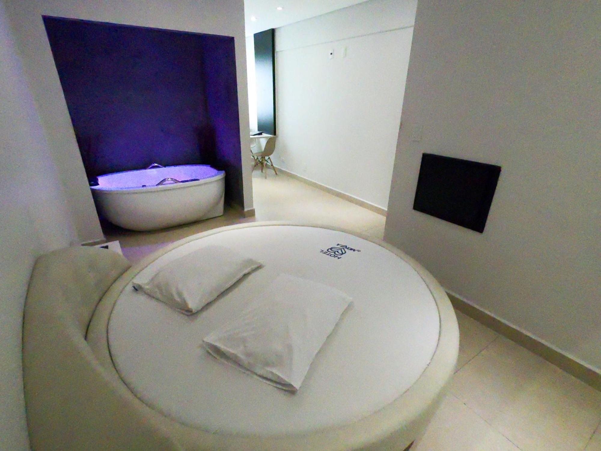 Deluxe Suite Spa Bath,747101513:JPEG