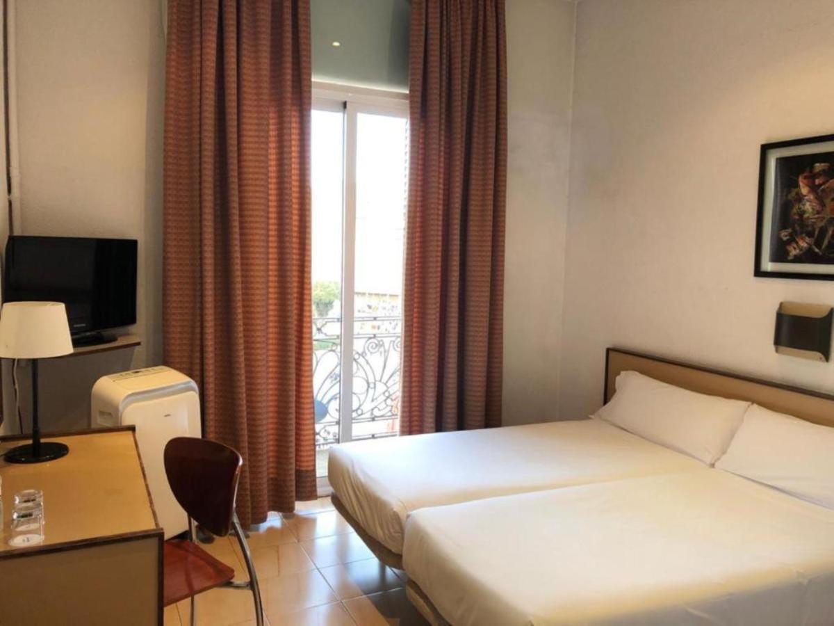 Double Room Balcony views to Catalunya Square