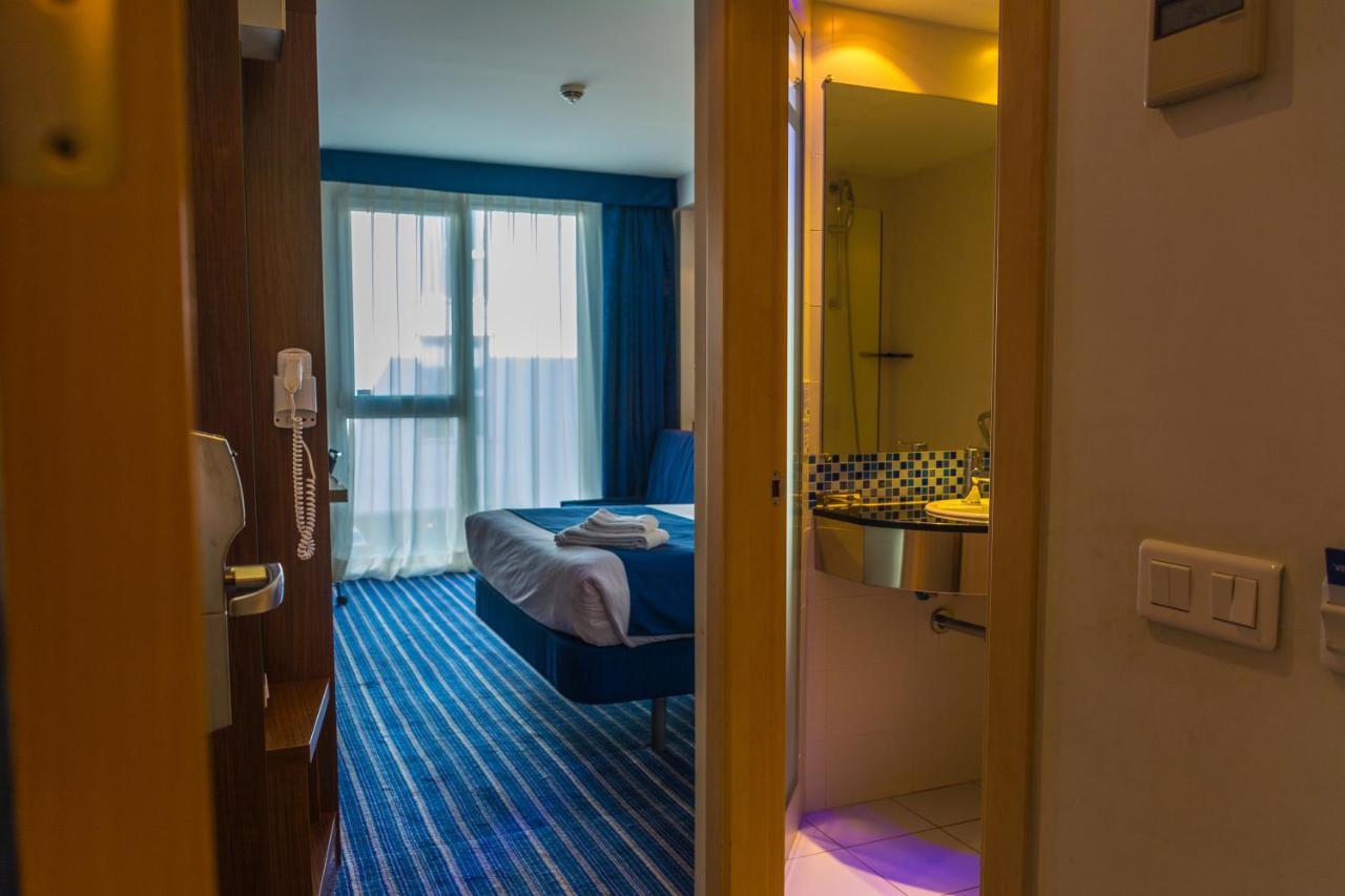Standard Room,62388067:JPEG