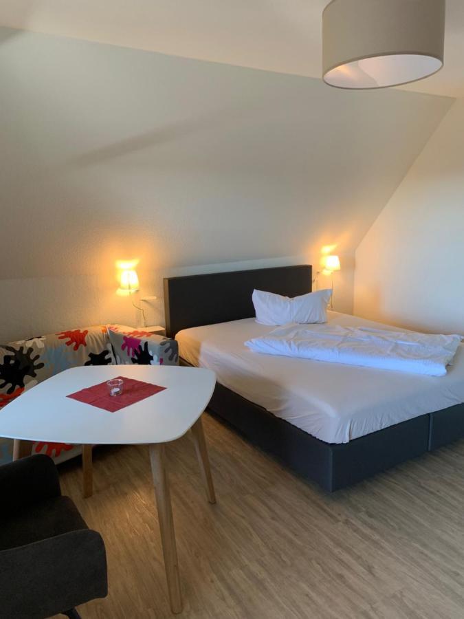 Comfort One-Bedroom Apartment Balcony