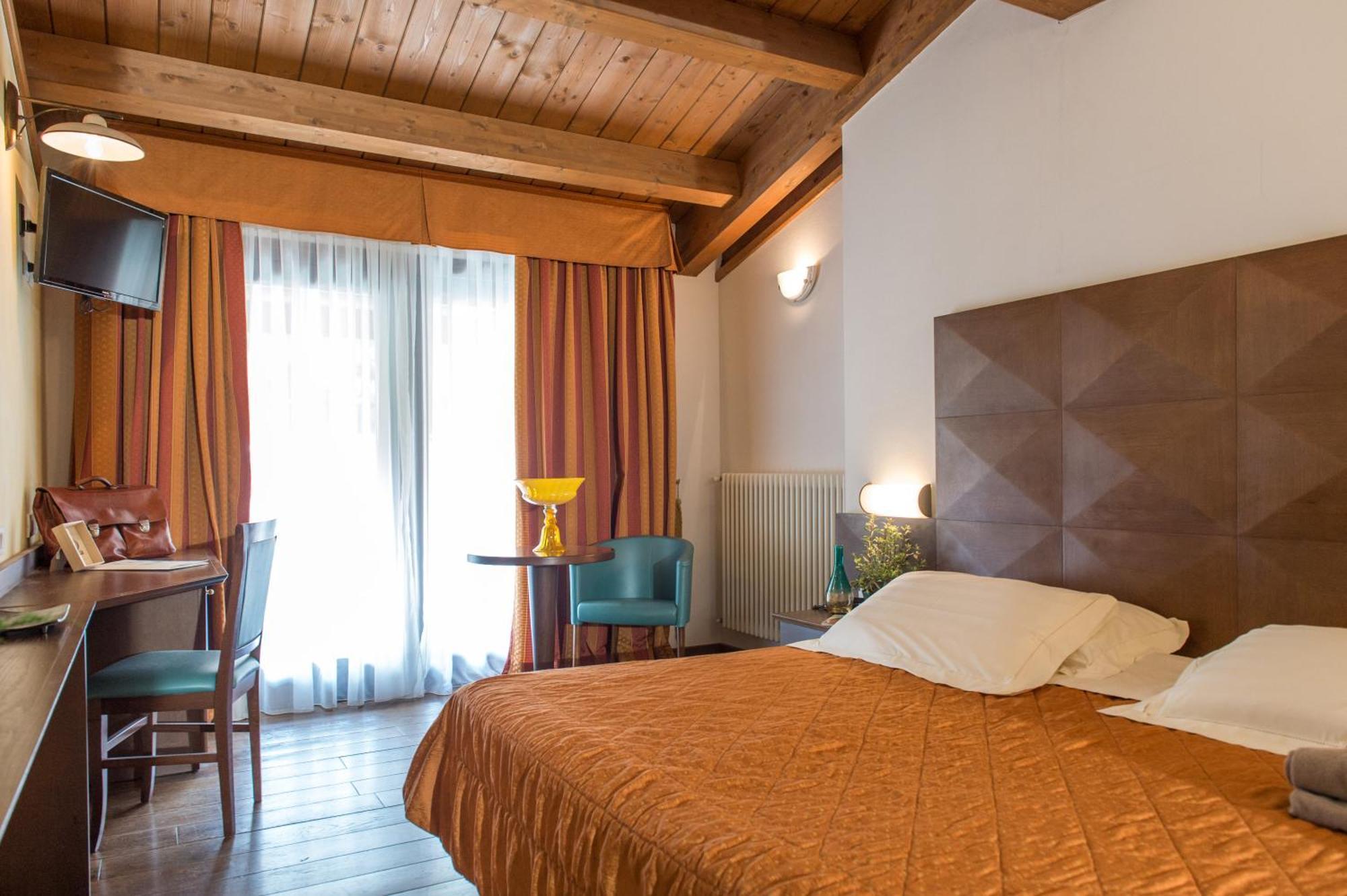 Deluxe Double or Twin Room,445878534:JPEG
