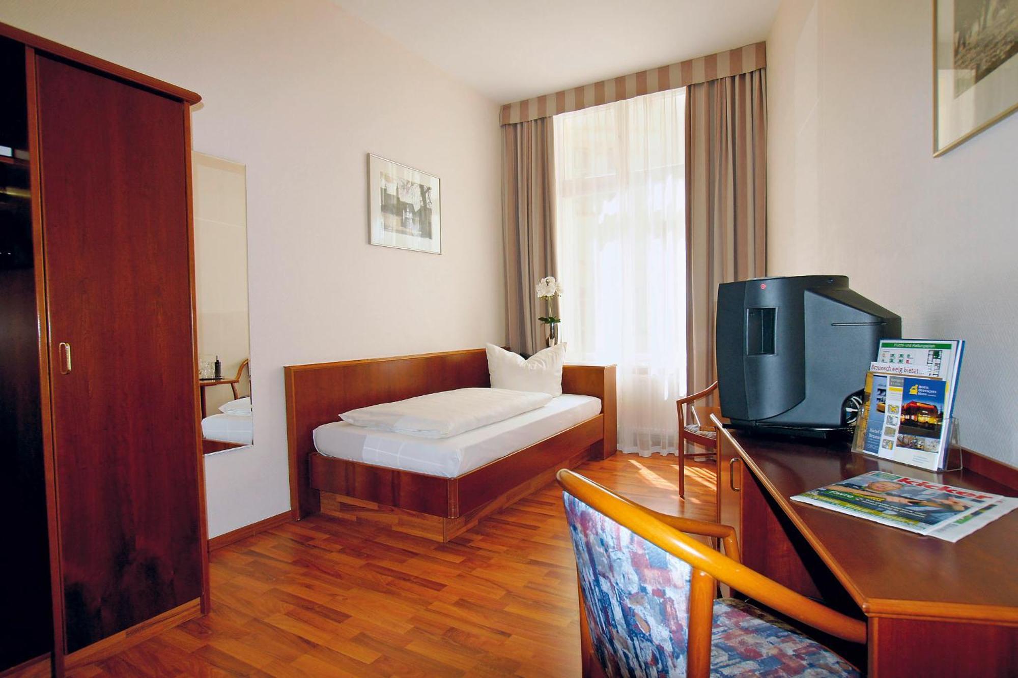 Single Room,1031227867:JPEG