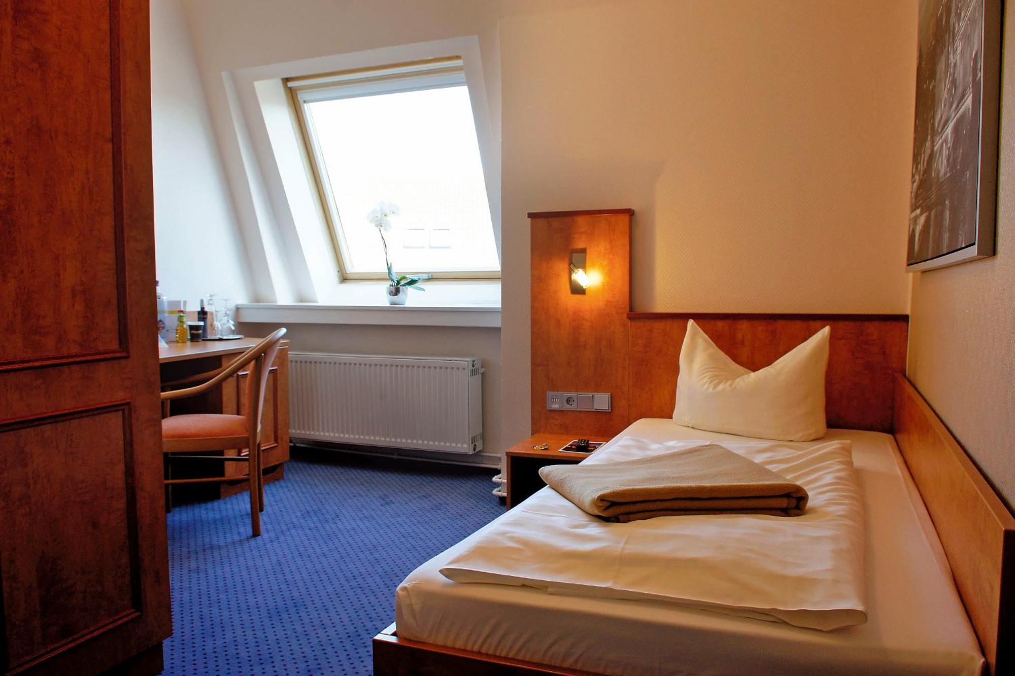 Superior Single Room,967855666:JPEG