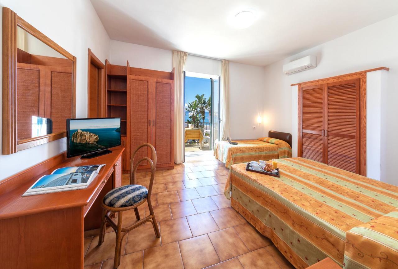 Triple Room Sea View