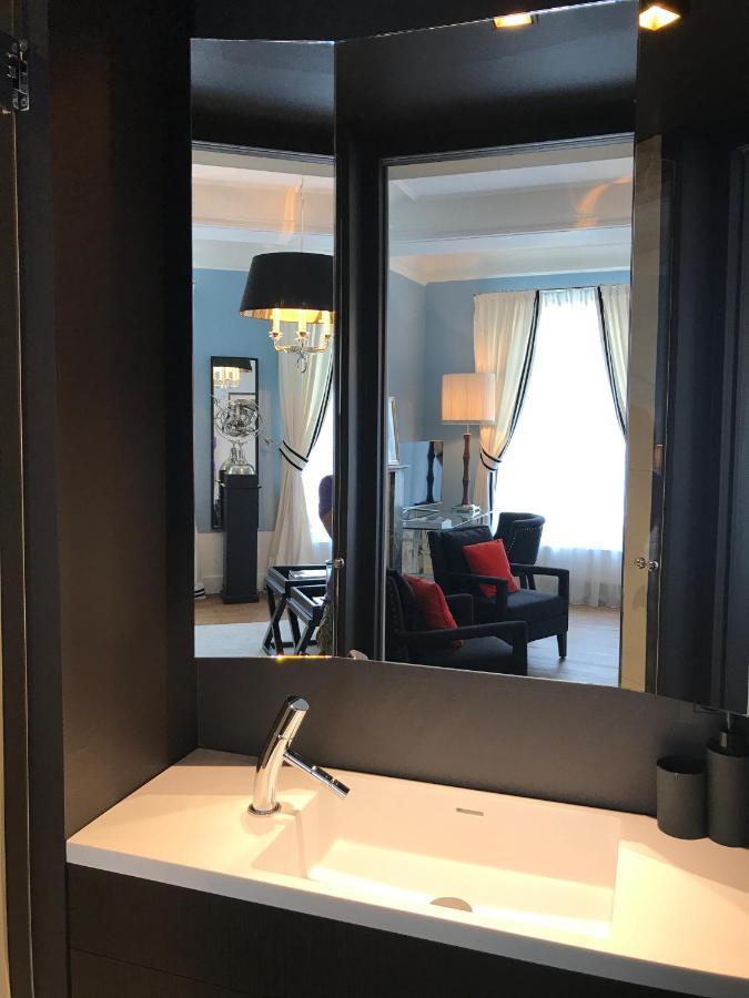 Deluxe Double Room Shower