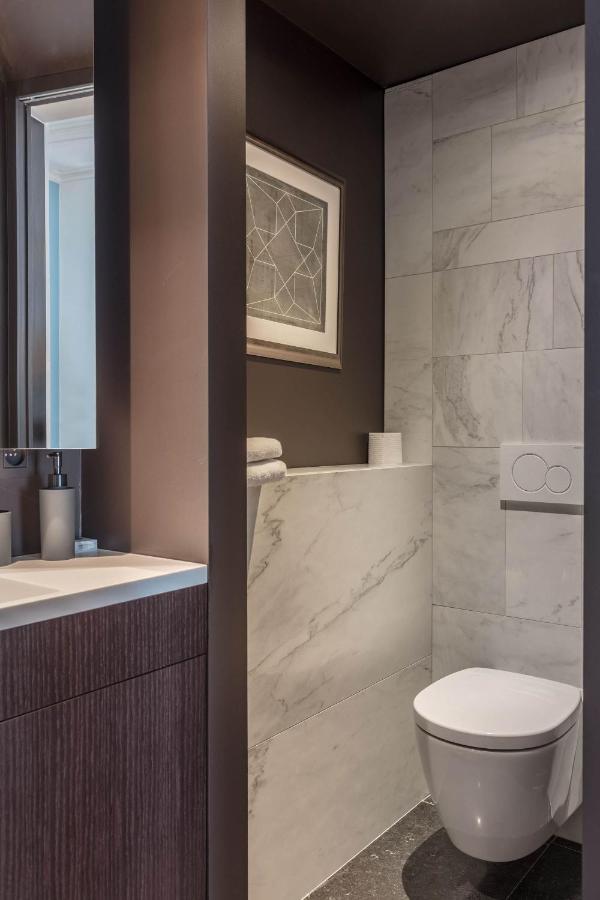 Deluxe Double Room Shower