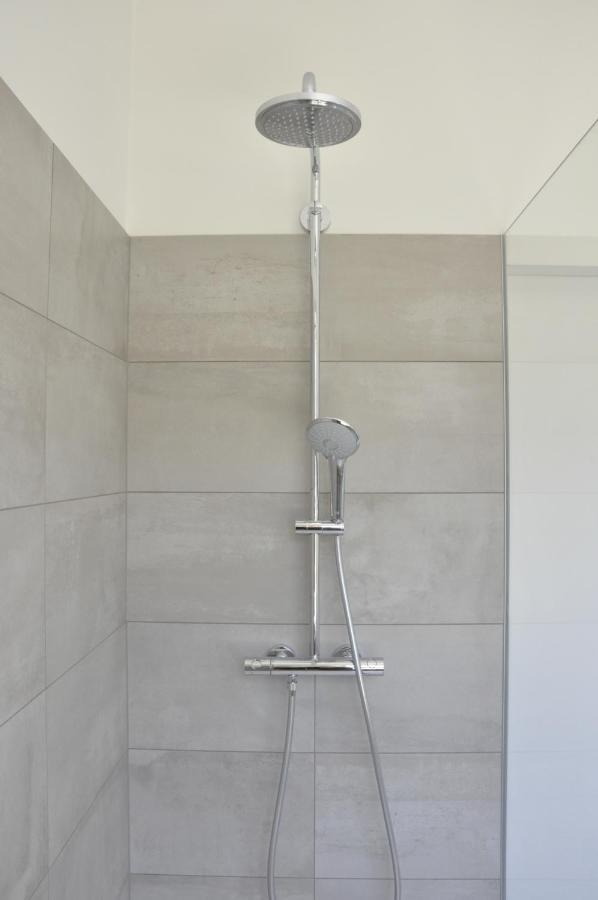 Deluxe Double Room Shower