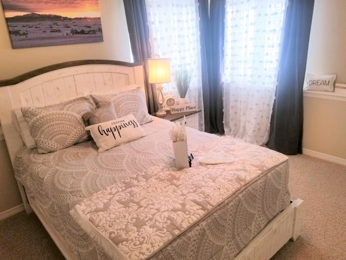 Deluxe Queen Suite