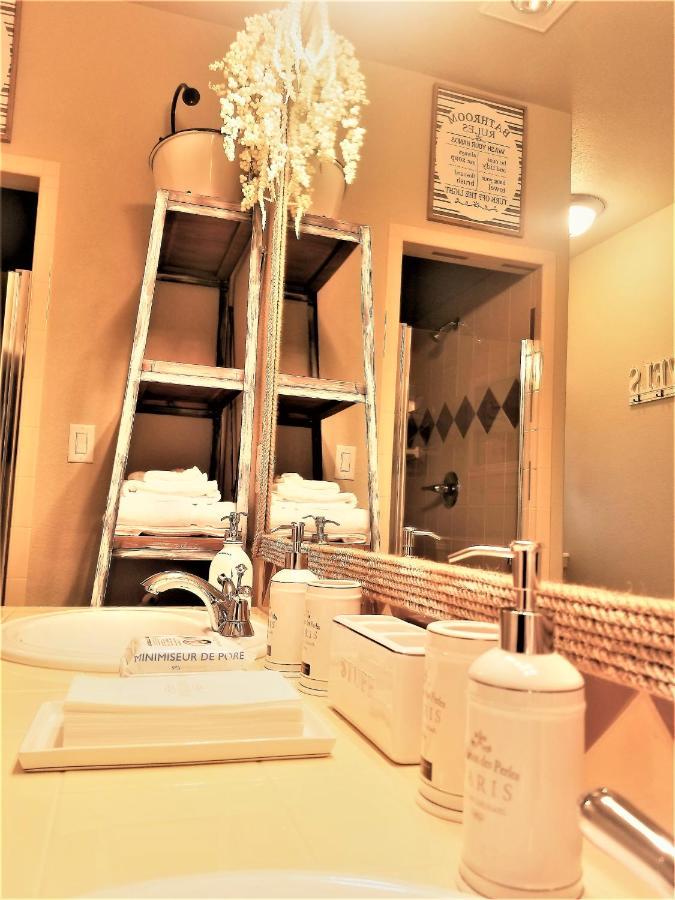 Deluxe Queen Suite