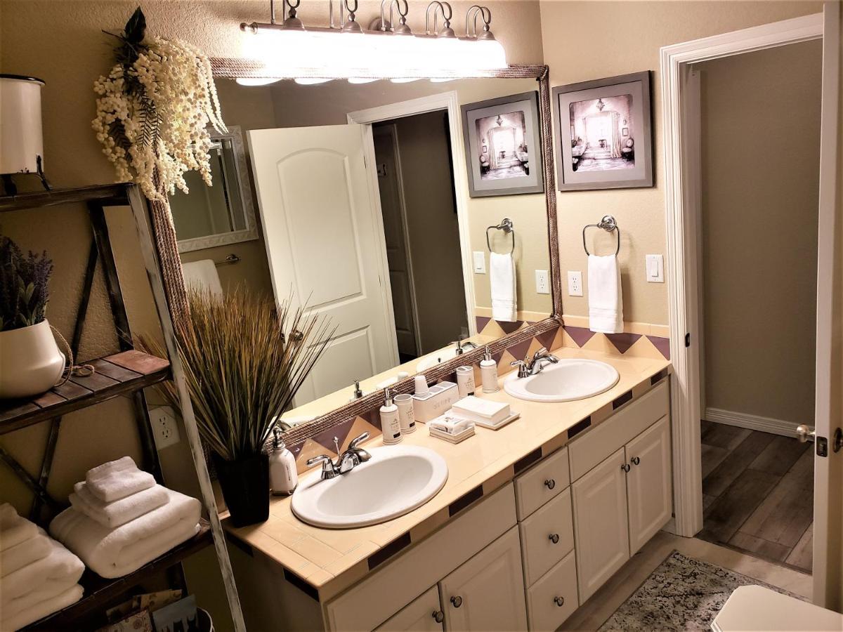 Deluxe Queen Suite