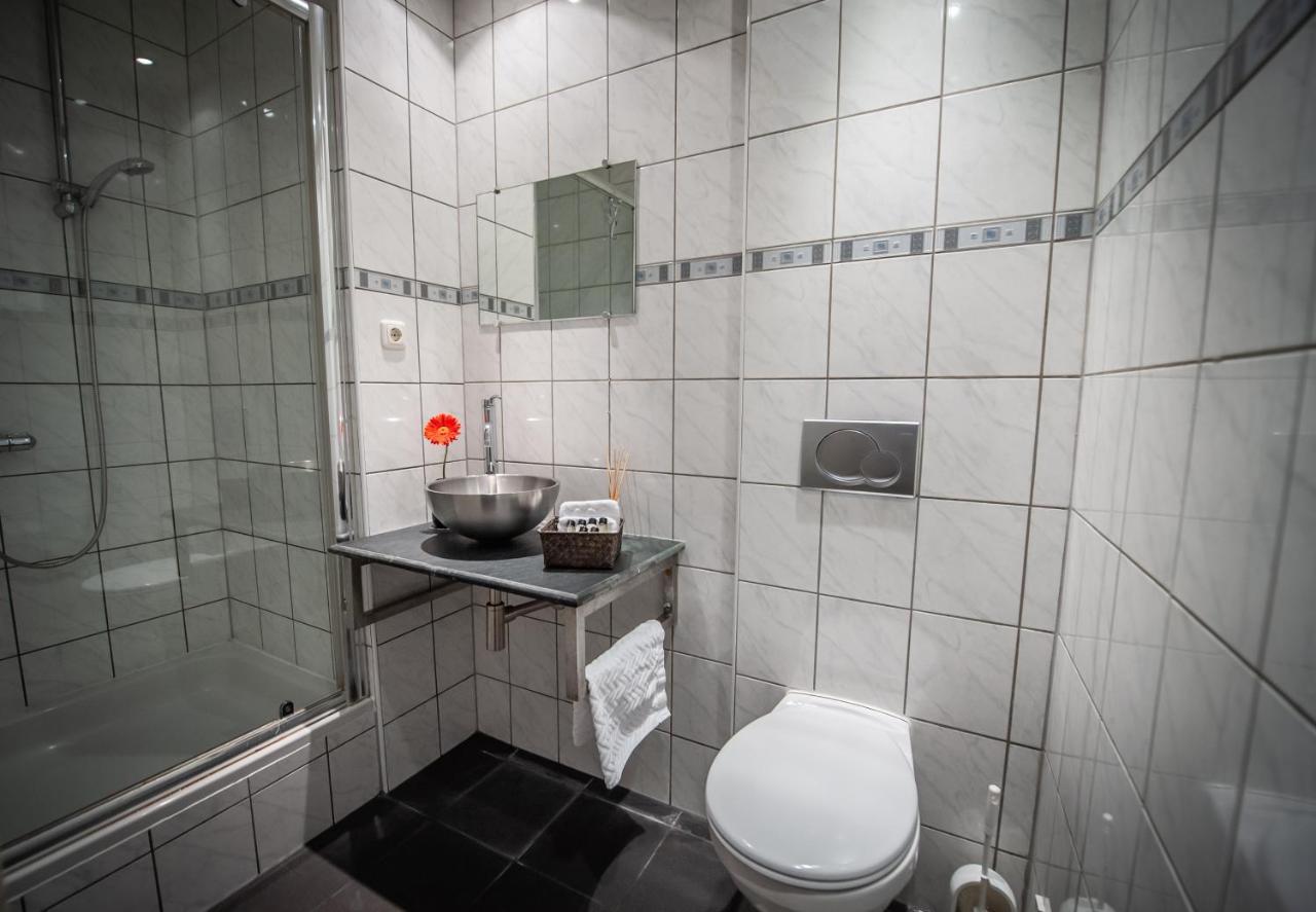 Twin Room Private Bathroom